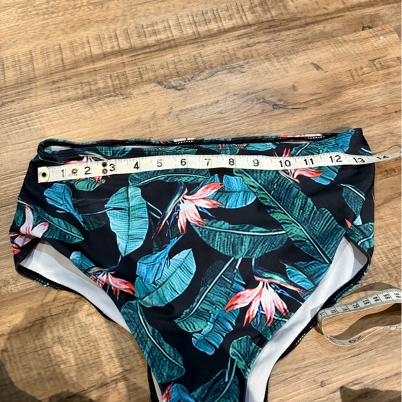 Tropical Leaf Print Bikini Bottom - Picture 3 of 3